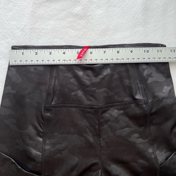 Spanx Women's Faux Leather Camo-Print High-Waisted Leggings Black NWOT - Picture 5 of 8